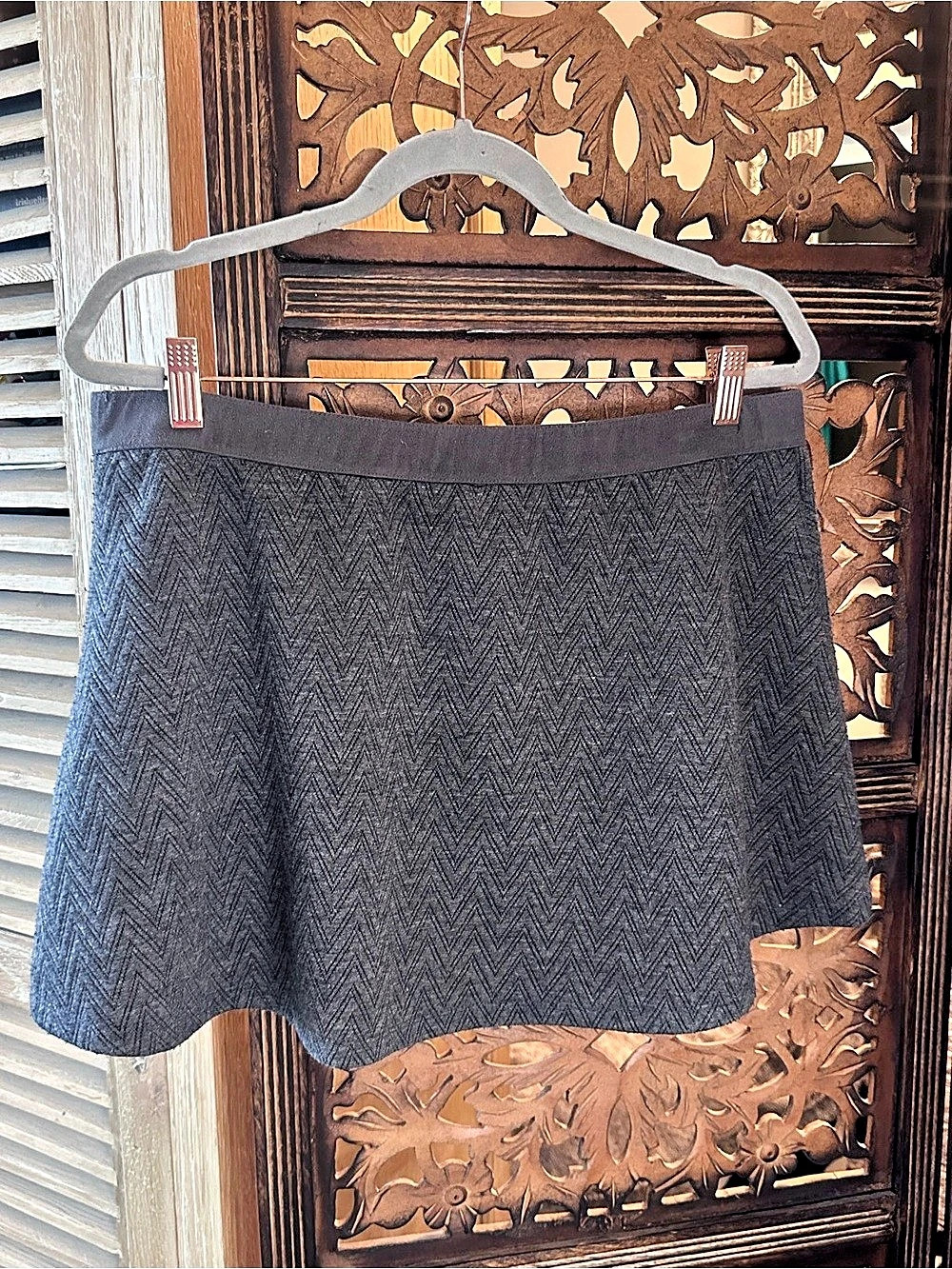 Candie’s Gray Herringbone Weave Pull On A Line Skirt.